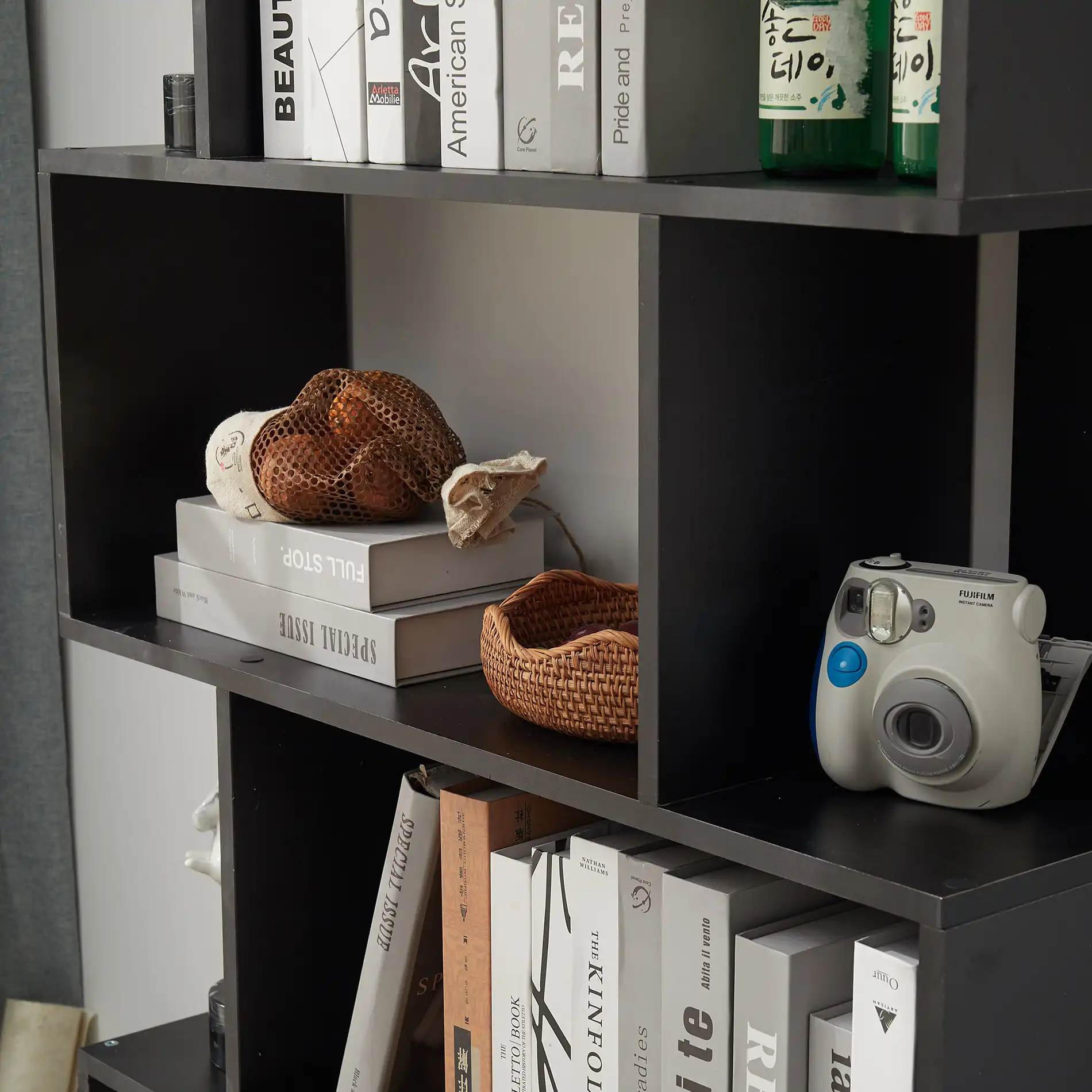 Anemone - Libreria moderna nera con 6 ripiani a scaffale - Image 4