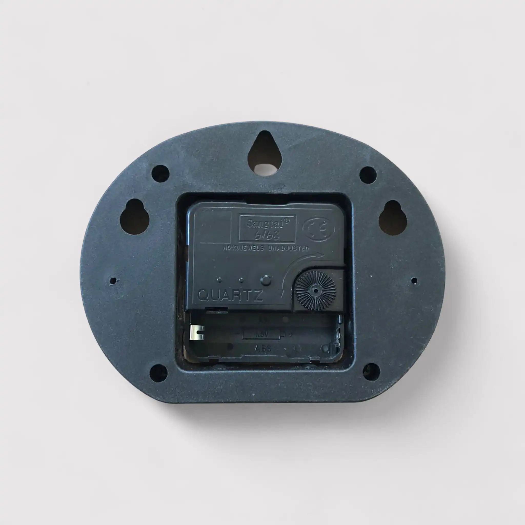 Scabiosa - Orologio da parete nero moderno con numeri sparsi - Image 4