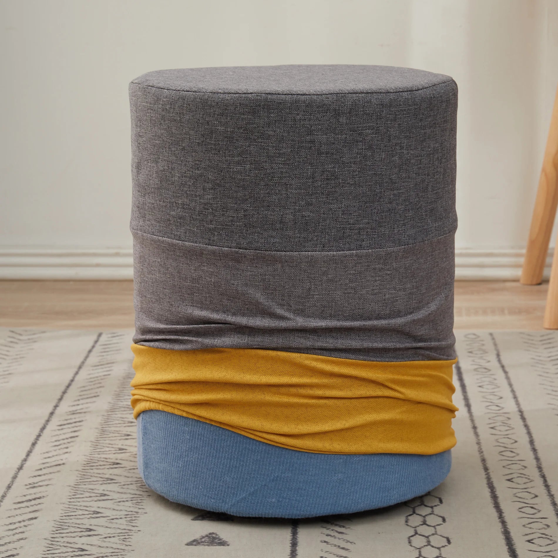 Telopea - Pouf tondo imbottito grigio e giallo - Image 3